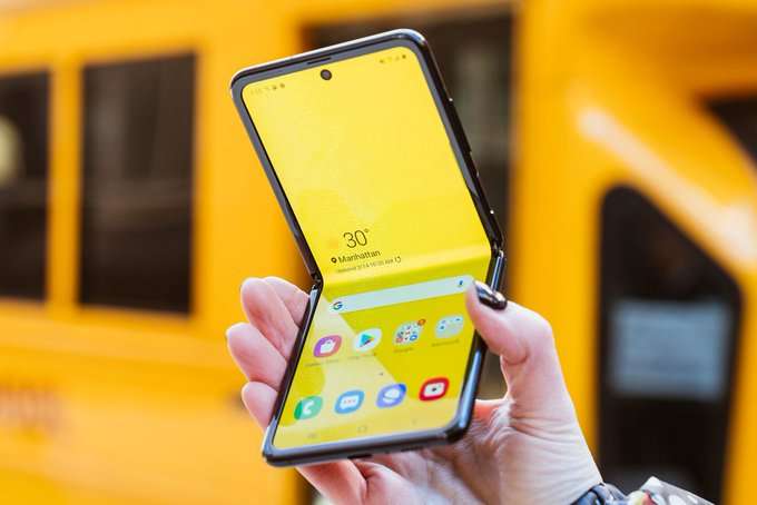 سامسونج جالكسي زد فليب Samsung Galaxy Z Flip الإصدار القادم سيأتي بشاشة بمعدل تحديث 120 هيرتز 1 Samsung Galaxy Z Flip