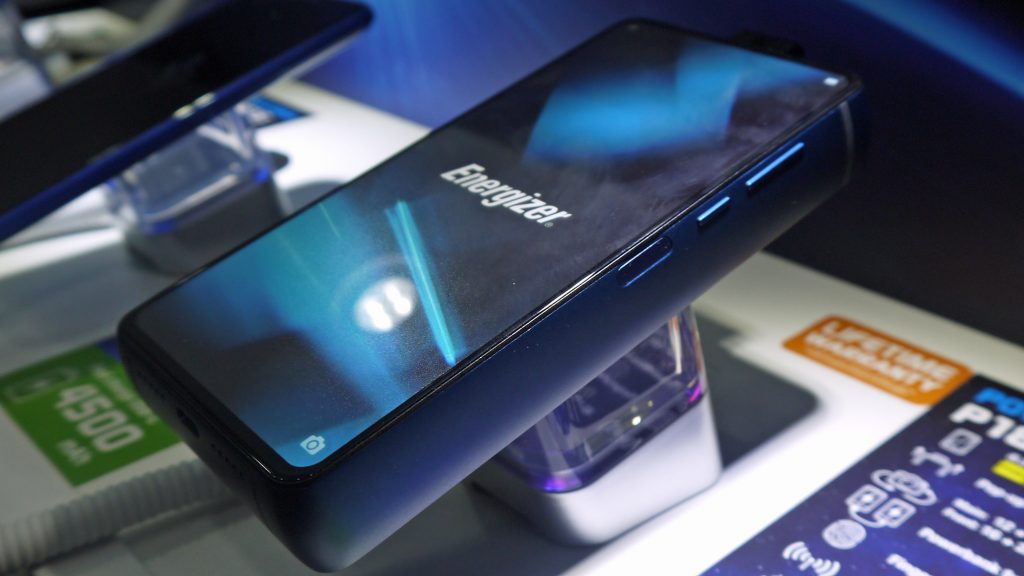 أغرب 10 هواتف في العالم | قلم بداخله هاتف، من عجائب الشركات 5 Energizer Power Max P18K