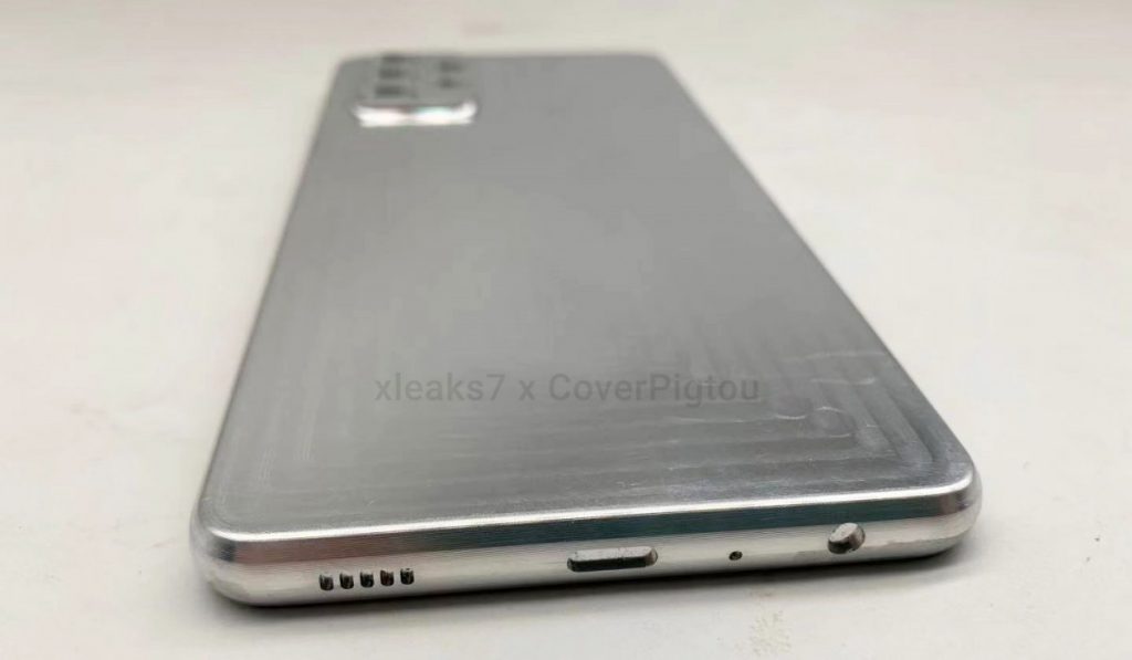 سامسونج جالكسي اى 72 - Galaxy A72 تسريب نموذج كامل من الألمونيوم للهاتف يكشف تصميمه بدقة 3 سامسونج جالكسي اى 72 - Galaxy A72 تسريب نموذج كامل من الألمونيوم للهاتف يكشف تصميمه بدقة