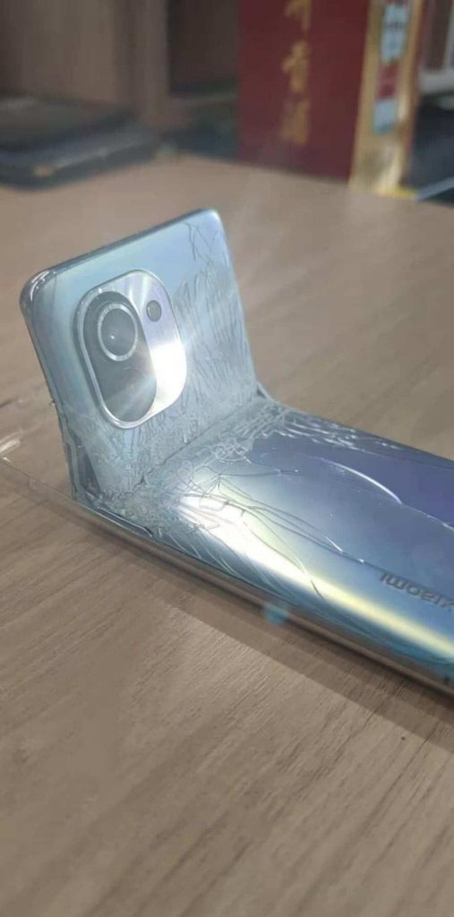 شاومي مي 11 – Xiaomi Mi 11 يحقق نتائج مخيّبة للآمال في اختبار الانحناء