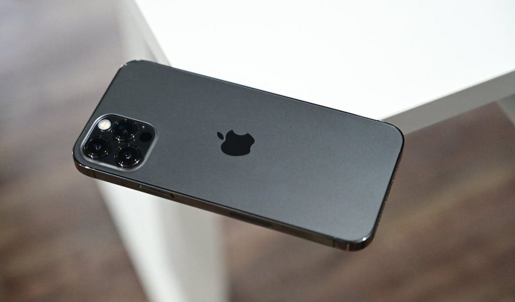ايفون 13 - iPhone 13 سيحصل على كاميرا خلفية بمواصفات رائعة