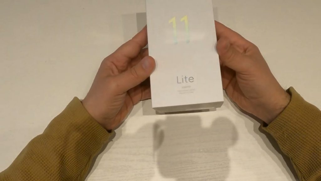 شاومي مي 11 لايت Xiaomi Mi 11 Lite فتح صندوق الهاتف وتأكيد مواصفاته في تسريب جديد 2 شاومي مي 11 لايت Xiaomi Mi 11 Lite فتح صندوق الهاتف وتأكيد مواصفاته في تسريب جديد