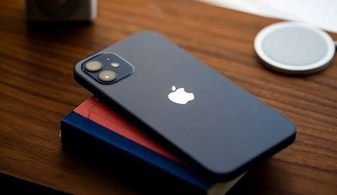 ايفون 12 - iPhone 12 يتصدر قمة مبيعات الهواتف الذكية بالعالم منذ بداية 2021 1 ايفون 12 - iPhone 12 يتصدر قمة مبيعات الهواتف الذكية بالعالم منذ بداية 2021