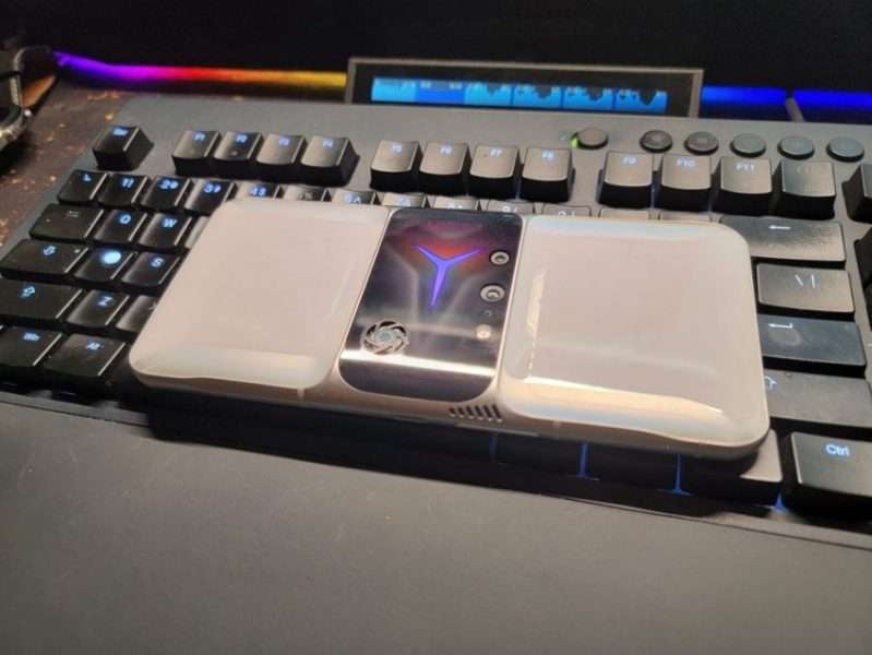 لينوفو ليجن 2 برو – Lenovo Legion 2 Pro يظهر في أول الصور الحيةّ بتصميم غير متوقّع 2 لينوفو ليجن 2 برو – Lenovo Legion 2 Pro يظهر في أول الصور الحيةّ بتصميم غير متوقّع