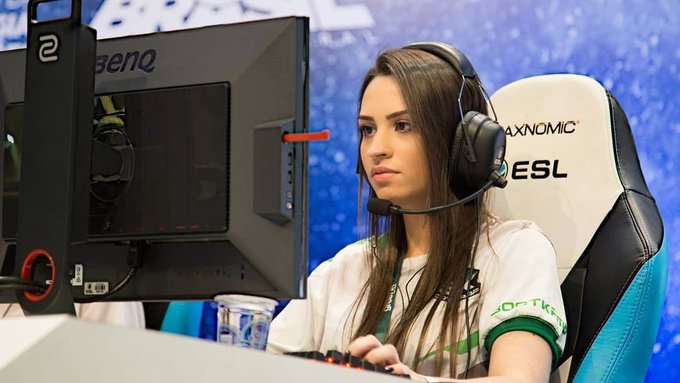 لاعبة كاونتر سترايك Counter-Strike محترفة تواجه عقوبة صارمة بالسجن 116 عام .. تفاصيل مثيرة 1 لاعبة كاونتر سترايك