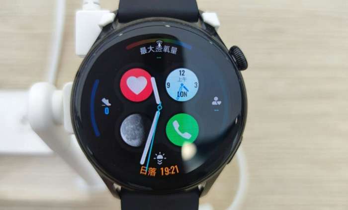 هواوي واتش 3 – Huawei Watch 3 تظهر في صور حية لأول مرة تكشف المزيد من التفاصيل عن المواصفات والتصميم 1 هواوي واتش 3