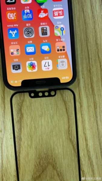 ايفون 13 – iPhone 13 كشف سر تقديم فتحة كاميرا السيلفي بحجم أصغر 3 ايفون 13 – iPhone 13 كشف سر تقديم فتحة كاميرا السيلفي بحجم أصغر