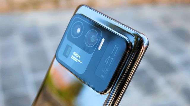 شاومي مي 11 الترا Xiaomi Mi 11 Ultra الشاشة الخلفية الثانوية للهاتف توفر 7 مزايا في منتهى الأهمية 1 شاومي مي 11 الترا