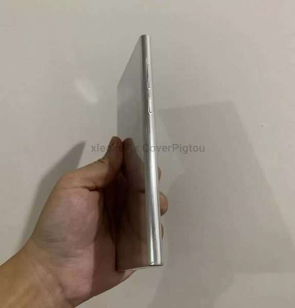 سامسونج جالكسي اس 22 الترا – Samsung Galaxy S22 Ultra يظهر بتصميمه الجديد في قوالب معدنية مسرّبة 3 سامسونج جالكسي اس 22 الترا – Samsung Galaxy S22 Ultra يظهر بتصميمه الجديد في قوالب معدنية مسرّبة
