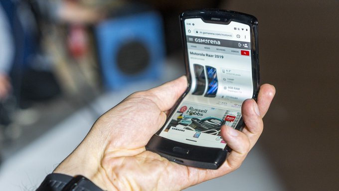 موتورولا ريزر 3 – Motorola RAZR 3 سيصل بسعر مفاجأة للجميع! 2 موتورولا ريزر 3 – Motorola RAZR 3 سيصل بسعر مفاجأة للجميع!