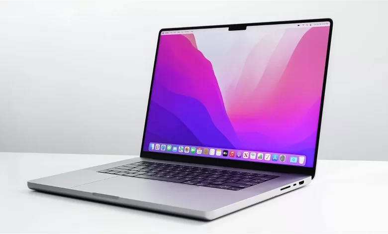 ماك بوك برو بمعالج M2 Max