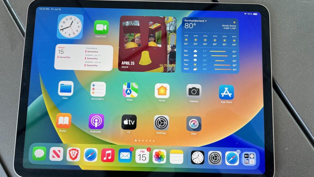 تحديثات iOS 16