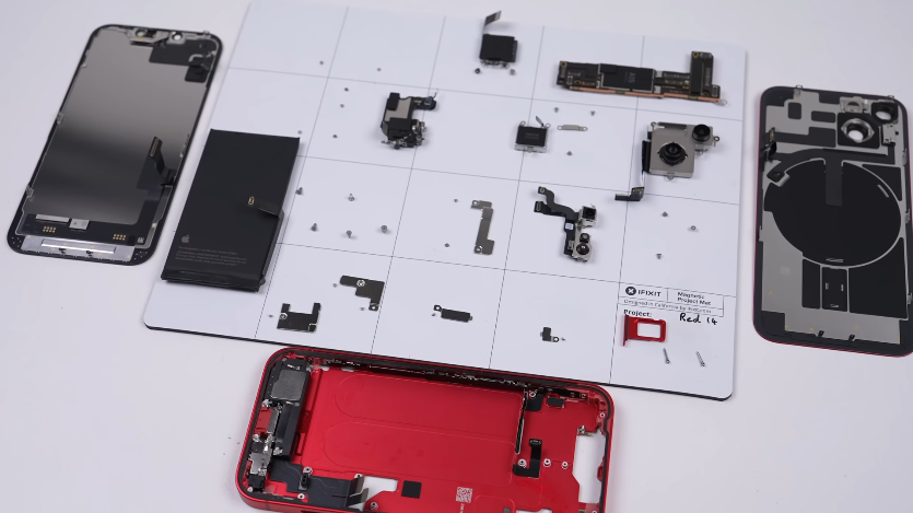 تفكيك ايفون 14 و هاتف Nothing Phone (1)