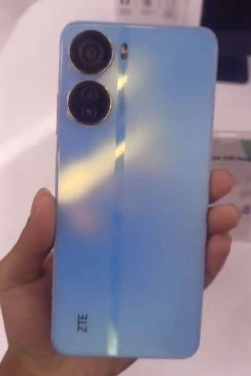 ZTE Blade V40