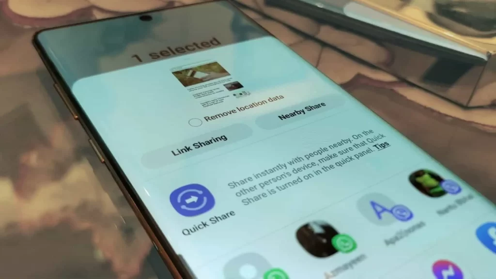مشاركة مخصصة في مكان قريب في قائمة المشاركة في Android 14
