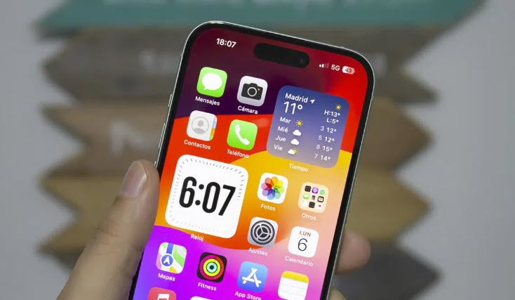 أطلقت شركة ابل تحديث iOS 17.6 حديثًا، الذي قد يكون آخر تحديث رئيسي لنظام التشغيل قبل إطلاق iOS 18. واليوم حافل بالتحديثات، حيث أطلقت ابل أيضًا إصدار بيتا أول لـ iOS 18.1 مع "Apple Intelligence"، والإصدار الثاني للجمهور من iOS 18.