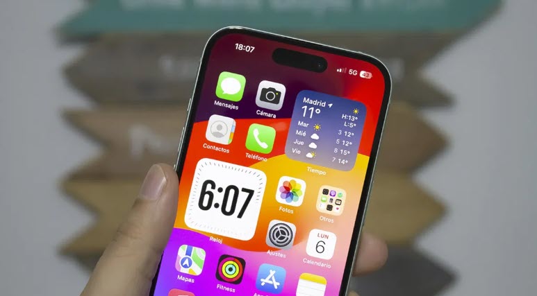 تعمل شركة آبل على إطلاق تحديث iOS 17.6.1 لأجهزة ايفون، وهو تحديث يأتي بعد إصدار iOS 17.6 قبل أيام قليلة. ومن المتوقع أن يتضمن هذا التحديث تحسينات في الاستقرار وتصحيح الأخطاء. وسيتم إطلاق تحديث iOS 17.6.1 أثناء فترة اختبار الإصدارات التجريبية لنظام iOS 18 وiOS 18.1.