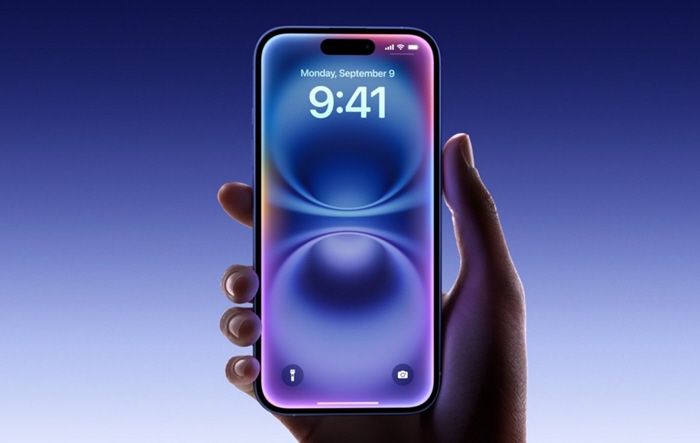 أعلنت آبل عن النماذج الجديدة من ايفون 16 "iPhone 16" في حدثها الخاص "It's Glowtime" لشهر سبتمبر. يأتي ايفون 16 بتحسينات كبيرة مقارنة بالجيل السابق ايفون 15، مما يقلل الفجوة بينه وبين ايفون 16 برو، حيث يتضمن بعض الميزات التي كانت في السابق حصرية للنماذج المتقدمة.