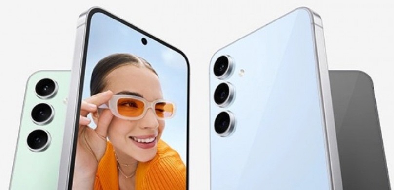 يأتي هاتف سامسونج جالكسي اس 24 اف اي "Galaxy S24 FE" مع شاشة أكبر بحجم 6.7 إنش وبطارية أكبر، مع تركيز على تحسين الأداء. وقد أضافت سامسونج محرك ProVisual إلى سلسلة FE.