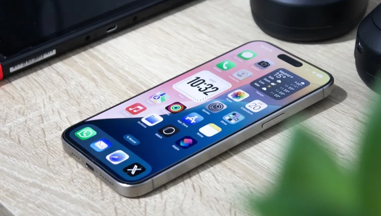 تحديث iOS 18.2.1
